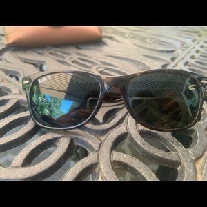Rayban Wayfarer Polarized TortoiseShell Sunglasses
